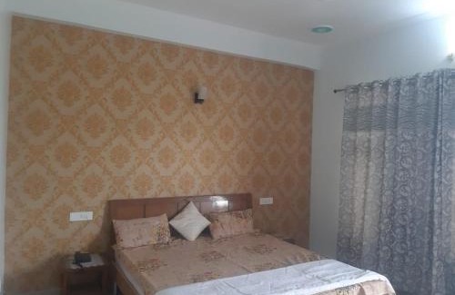 Kalka Hotel | R K Family Resort