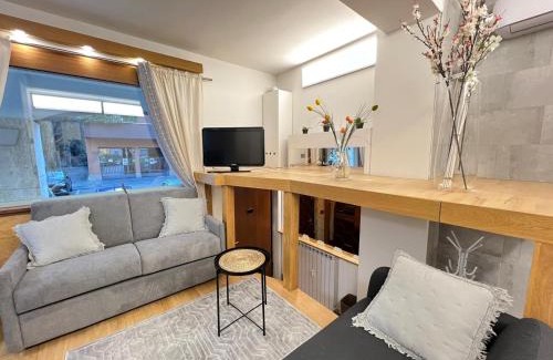 Forze Armate - Sella Nuova Apartment | "R&P apartment", short term stay, elegant design, Bisceglie metro station, easy for San Siro and Fiera Milano, free parking