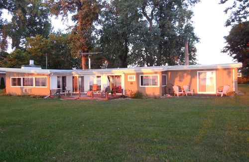 Kingsville House | R-Runaway On the Lake