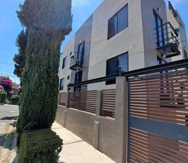 Ciudad Lopez Mateos Apartment | R09-C46 STUDIO frente al ITESM CEM Estudiantes Familias Empresas Ejecutivos Turistas Nómadas BIENVENIDOS! UBICACIÓN ESTRATÉGICA 10min Izcalli-15min Esmeralda-20min Sátelite-25min AIFA