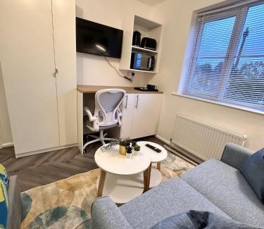 Cradley House | R1 - En-suite Private Room in Birmingham House - Quinton