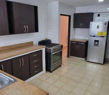 El Cangrejo Apartment | R10 Lindo Apto de 5 recámaras, zona turística.