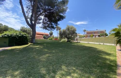 Segur de Calafell Apartment | R161 Villa França 2 piscinas, jardín, tenis