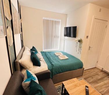 Birmingham House | R2 - Newly renovated Luxury Private En-Suite Room in Harborne Park Road - Birmingham
