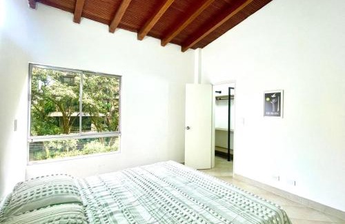 Lalinde Apartment | R301 Apartment close to Lleras park and Provenza
