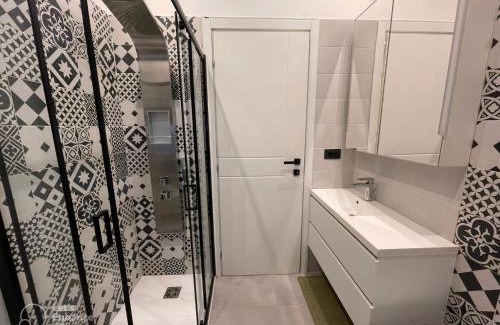 Affori Apartment | R39 Modern Apartment with Private Parking