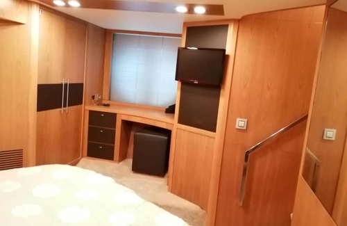 Vigo Boat Rental | R54 Premium Yacht