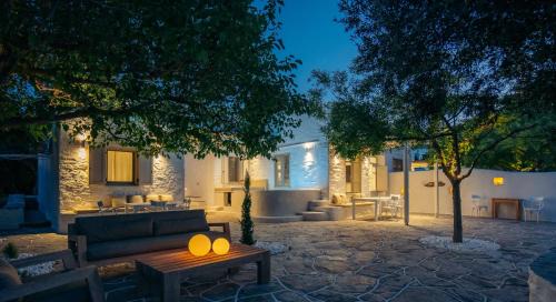 Apollonia House | Rabagas Suites Luxury - In The Heart of Sifnos