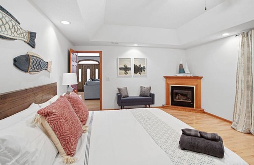 Pearl Beach House | Rabbu - The Dockside: 5 Bedroom | Algonac, MI
