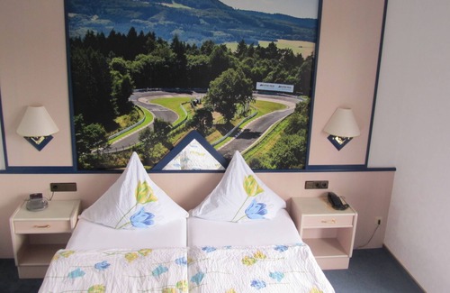Nuerburg Hotel | Race-Hotel zur Burg Nürburg
