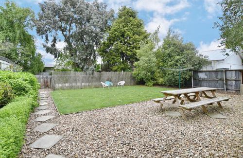Christchurch House | Racecourse Villa - Classic 1935 Charm & Space