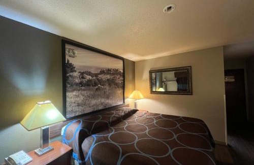 Villa Heights Hotel | Raceway inn