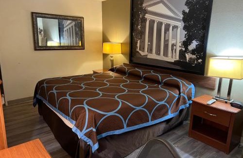 Villa Heights Hotel | Raceway inn