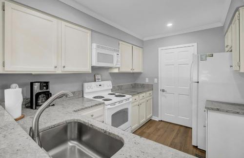 Twin Oaks House | Racquet Club 24 by Wild Dunes, in Resort Core