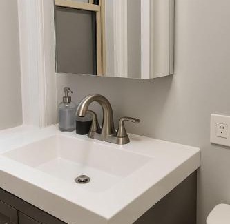 Avondale Apartment | Radiant 2BR Apt near Shops - Springfield 04-2