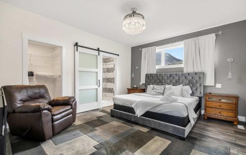 East Kootenay House | Radiant Retreat -Spacious Home - Heart of Radium!