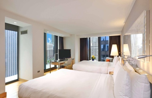 Lakeshore East Hotel | Radisson Blu Aqua Hotel Chicago