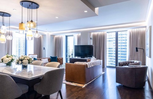 Lakeshore East Hotel | Radisson Blu Aqua Hotel Chicago