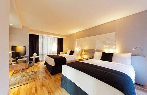 Lakeshore East Hotel | Radisson Blu Aqua Hotel Chicago