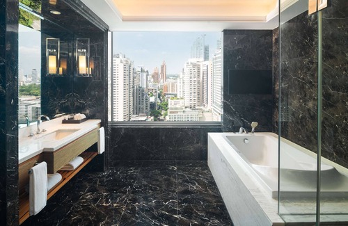 Bangkok Central Business District Hotel | Radisson Blu Plaza Bangkok