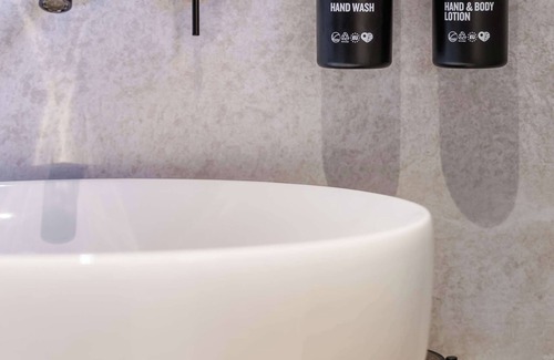 West Berlin Centre Hotel | Radisson RED Berlin Kudamm