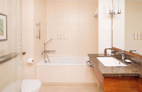 St. Margarets and North Twickenham Hotel | Radisson RED London Twickenham