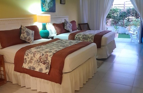 Whitehouse Bed & Breakfast | Rafjam West