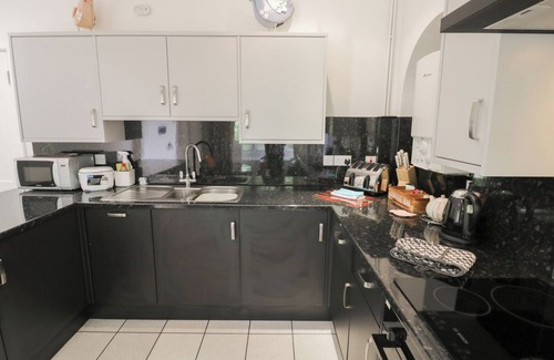 Monmouth Cottage | RAGLAN LODGE, family friendly, character holiday cottage in Monmouth