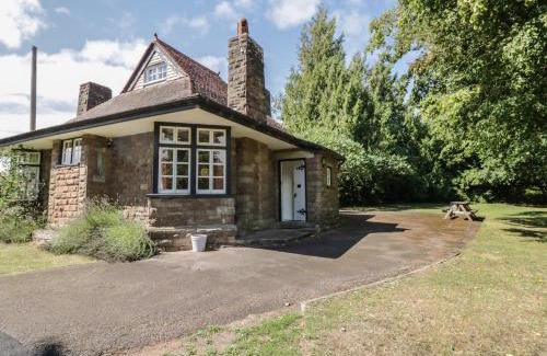 Monmouth House | Raglan Lodge