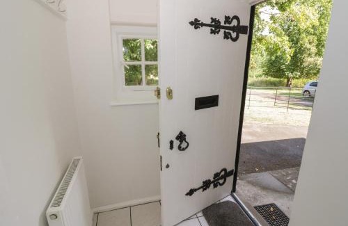 Monmouth House | Raglan Lodge