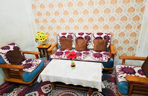 Naini House | Rai Homestay