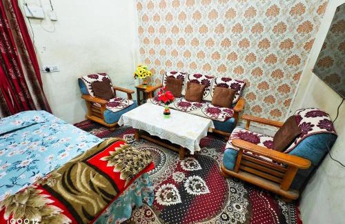Naini House | Rai Homestay