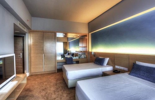 Kampung Sembulan Hotel | Raia Hotel Kota Kinabalu