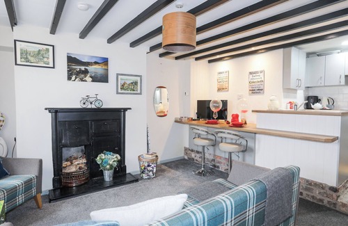Penrhyndeudraeth Cottage | RAILWAY COTTAGE, pet friendly, with a garden in Penrhyndeudraeth