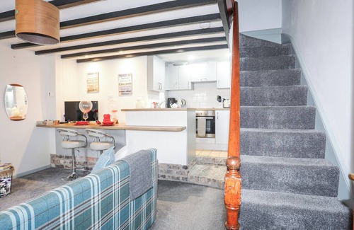 Penrhyndeudraeth Cottage | RAILWAY COTTAGE, pet friendly, with a garden in Penrhyndeudraeth
