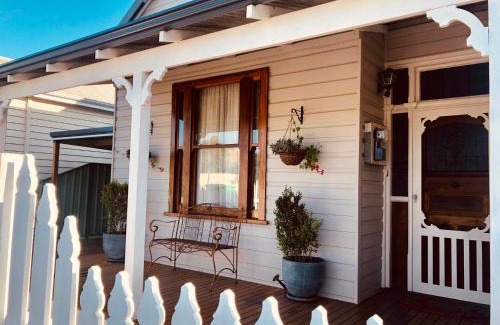 Bunbury House | Railway Cottage