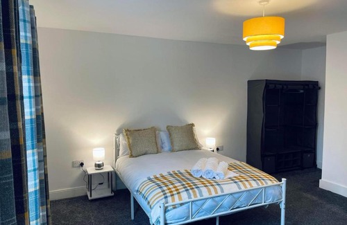 Crewe Apartment | Railway House - By EazyStays