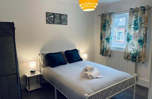 Crewe Apartment | Railway House - By EazyStays