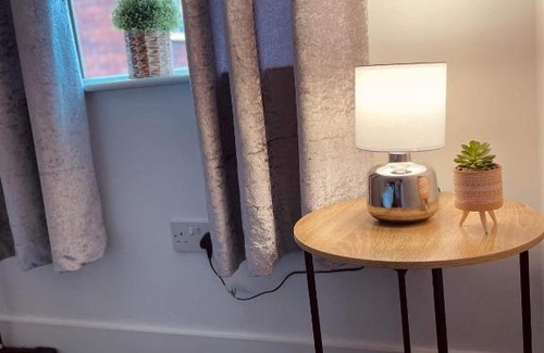 Crewe Apartment | Railway House - By EazyStays