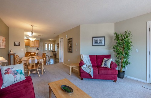 Okanagan-Similkameen Condo | Railway Lane - Beach Access and View - Private Quiet Setting!