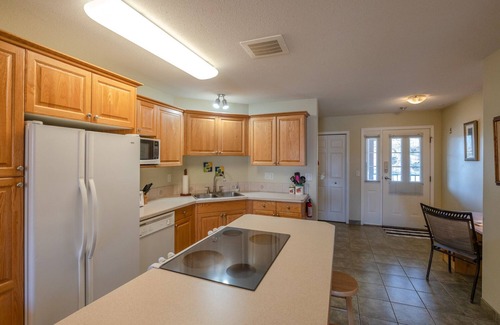 Okanagan-Similkameen Condo | Railway Lane - Beach Access and View - Private Quiet Setting!