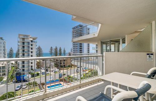 Coolangatta Apartment | Rainbow Bay Resort Holiday Apartments