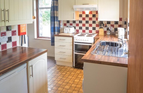 Llanllwchaiarn House | Rainbow Cottage New Quay