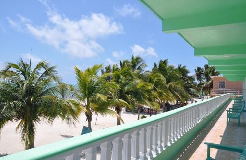 Caye Caulker Hotel | Rainbow Hotel