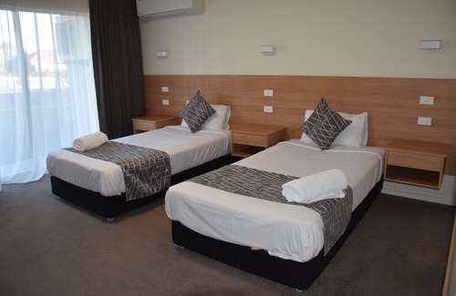 Queanbeyan East Hotel | Rainbow Motel Queanbeyan