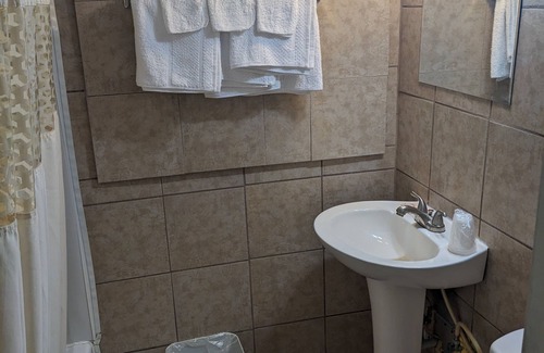 Hendersonville Hotel | Rainbow Motel