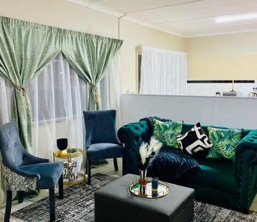 Universitas Bed & Breakfast | Rainbow Palace
