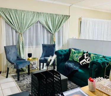 Universitas Bed & Breakfast | Rainbow Palace