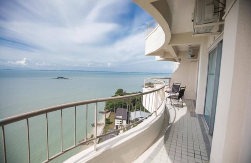 Tanjung Bungah Apartment | Rainbow Paradise Beach Resort by LWE