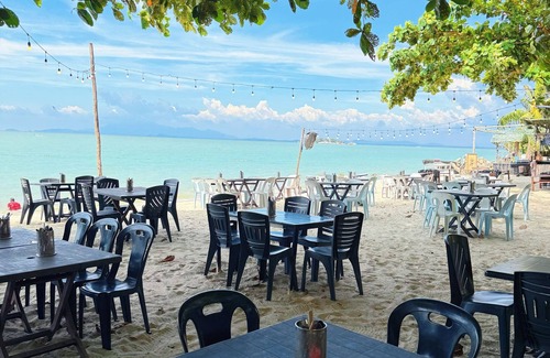 Tanjung Bungah Apartment | Rainbow Paradise Beach Resort by LWE